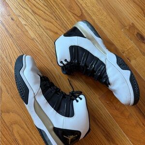 Nike Air Jordan Max Aura White Black Gold AQ9084-107 Basketball Shoe Mens Sz 11